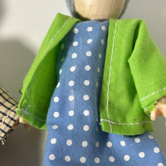 Melissa & Doug/ Hape Wood Dolls and Hape Assorted Wood Furniture Set of 12 (18B) - Picture 5 of 14